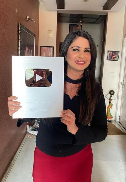 Sakshi Joshi holding silver YouTube play button