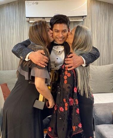 Sidharth Shukla with Mom Rita Shukla & Sister
