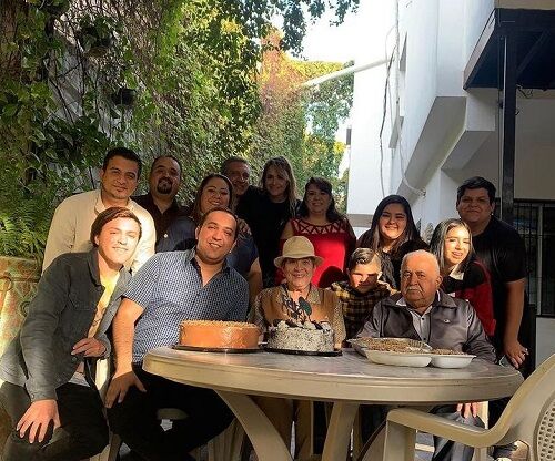 Domelipa shared a picture of her grandparents and Enire Family on Instagram