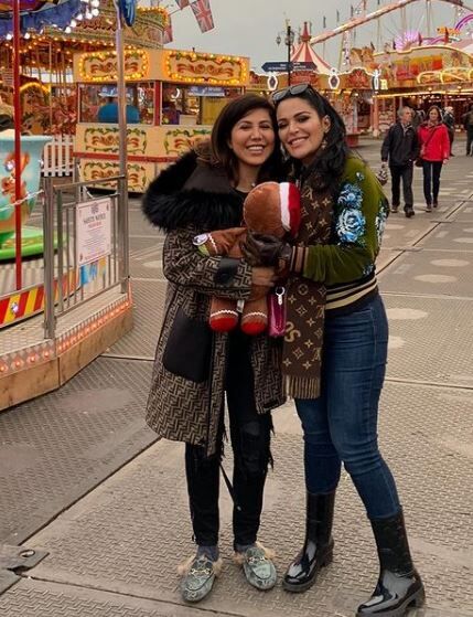 Mona Kattan with her elder sister Alya Kattan