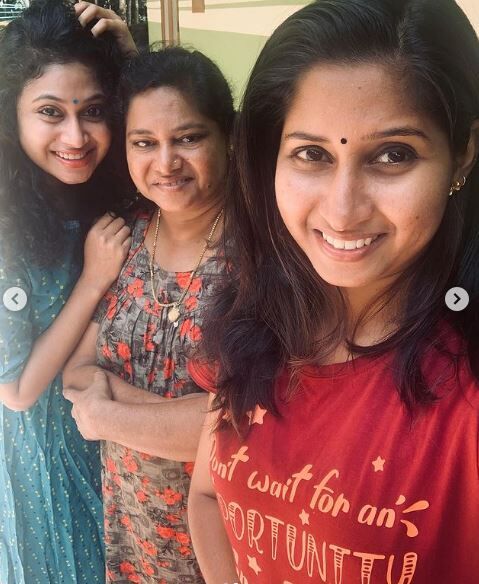 Janaki Sudheer with her mother and sister