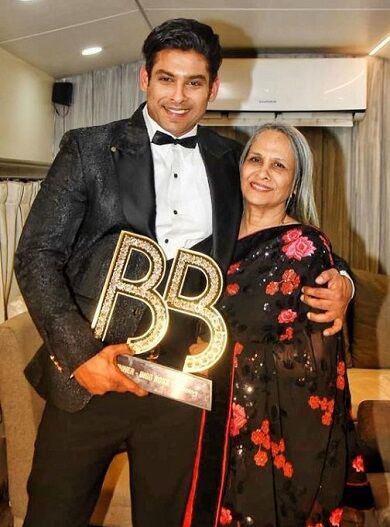 Sidharth Shukla Mom Rita Shukla (Photo)
