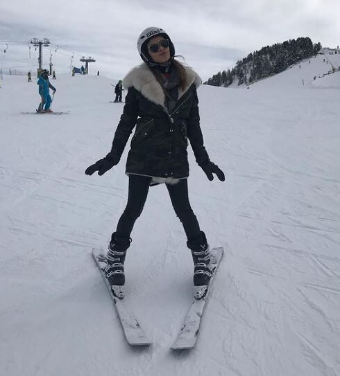 Luana loves skiing