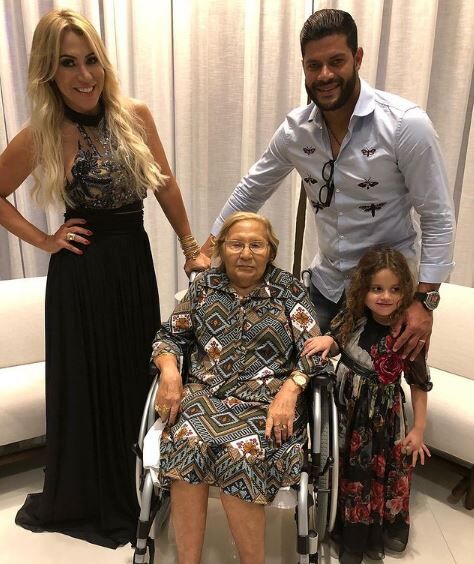 Iran Angelo with her ex-husband Hulk, daughter Alice, and mother