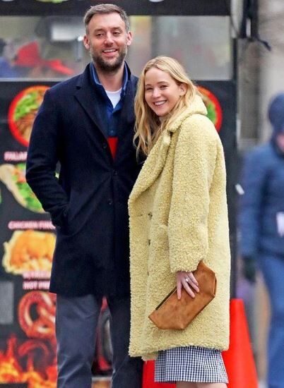 Cooke Maroney is a traveling lover