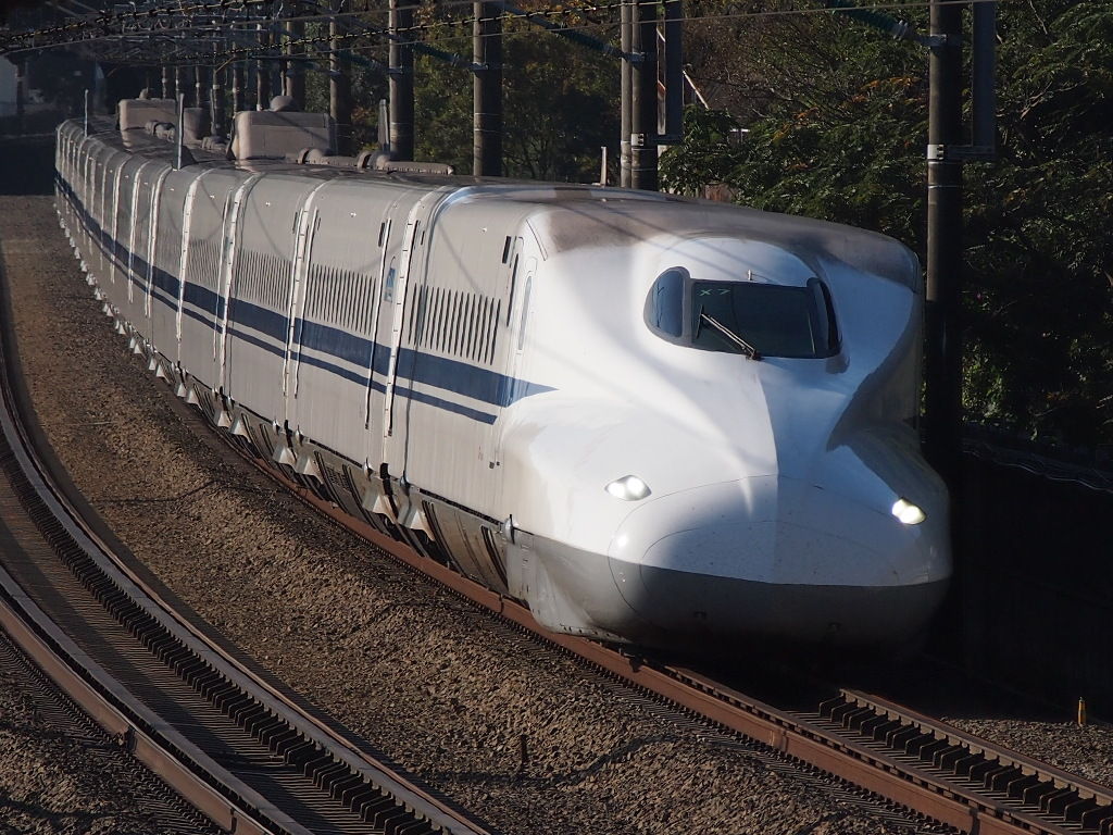 12月3日、東海道新幹線 静岡ー掛川間での撮影 山紫水明な景色を求め