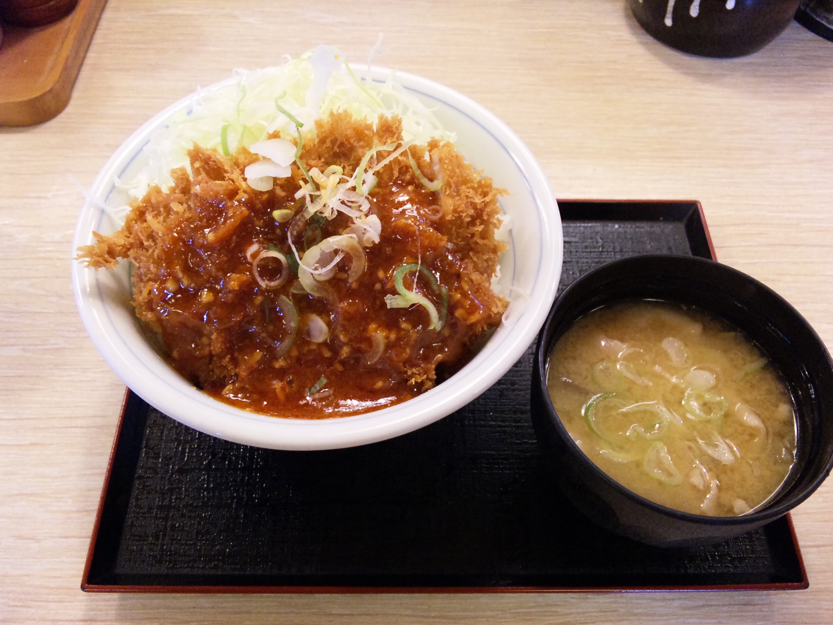 おもいつかへん かつや ラー油カツ丼