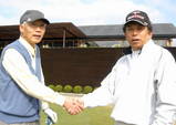 08・3 月例杯のプレーオフのスタート前(勝本さんと城崎さん)
