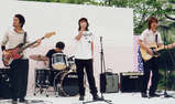 芝生の上で若者も大喜び♪