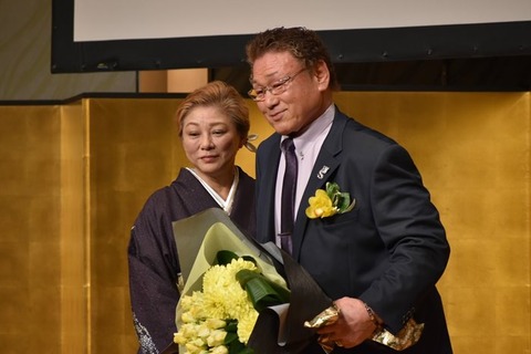 【訃報】天龍源一郎の妻・嶋田まき代さん、65歳で死去 マネージャー・妻として支えた”プロレス” : スポーツまとめもりー