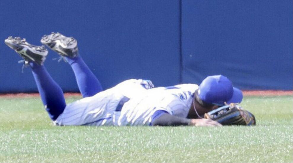 朗報 岡本和に 三塁打許した 桑原将志の守備を三浦監督は評価 やきう速報ちゃんねる