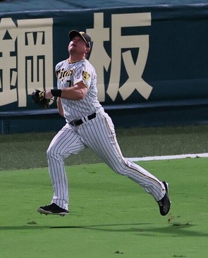 【阪神】名手ノイジーまさか落球　強い浜風で打球戻され捕球できずヒヤリも判定は…