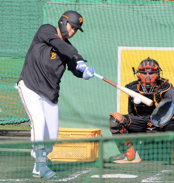 【巨人】さらにパワーアップ!中山礼都が屋外フリー打撃13発