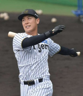 【阪神】豊田寛、右手首に死球を受け球場を後にする