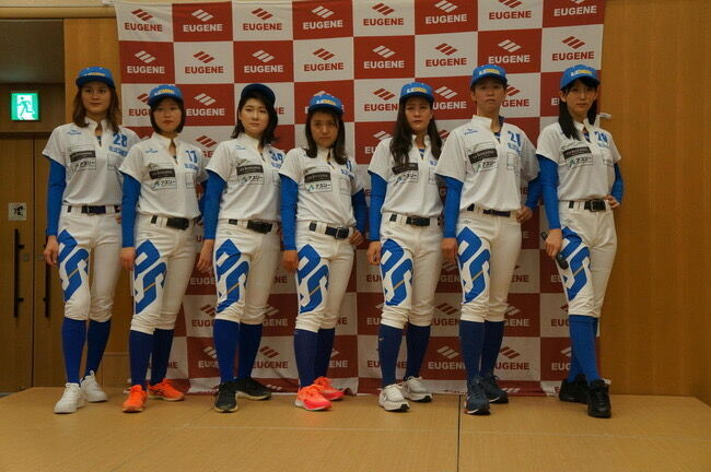 画像 女子野球チームが 胸元がv字 のユニフォームを発表 やきう速報ちゃんねる