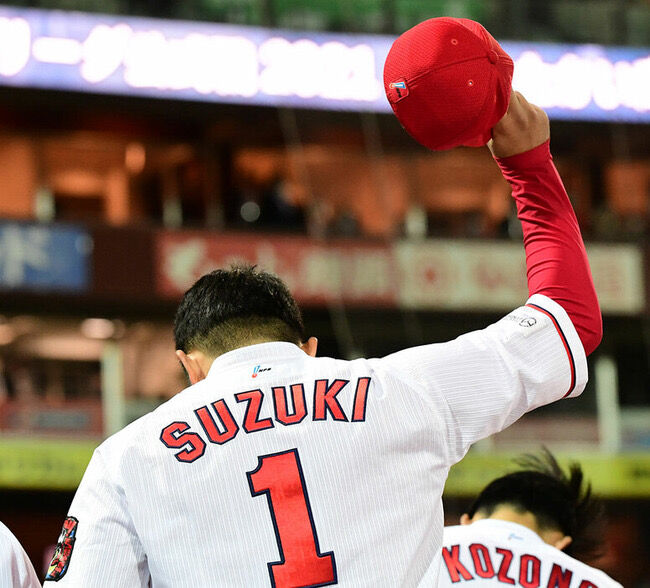 野球 広島 鈴木誠也がマツダ最終戦で 意味深 な記念撮影 達川氏は絶句 これは やきう速報ちゃんねる