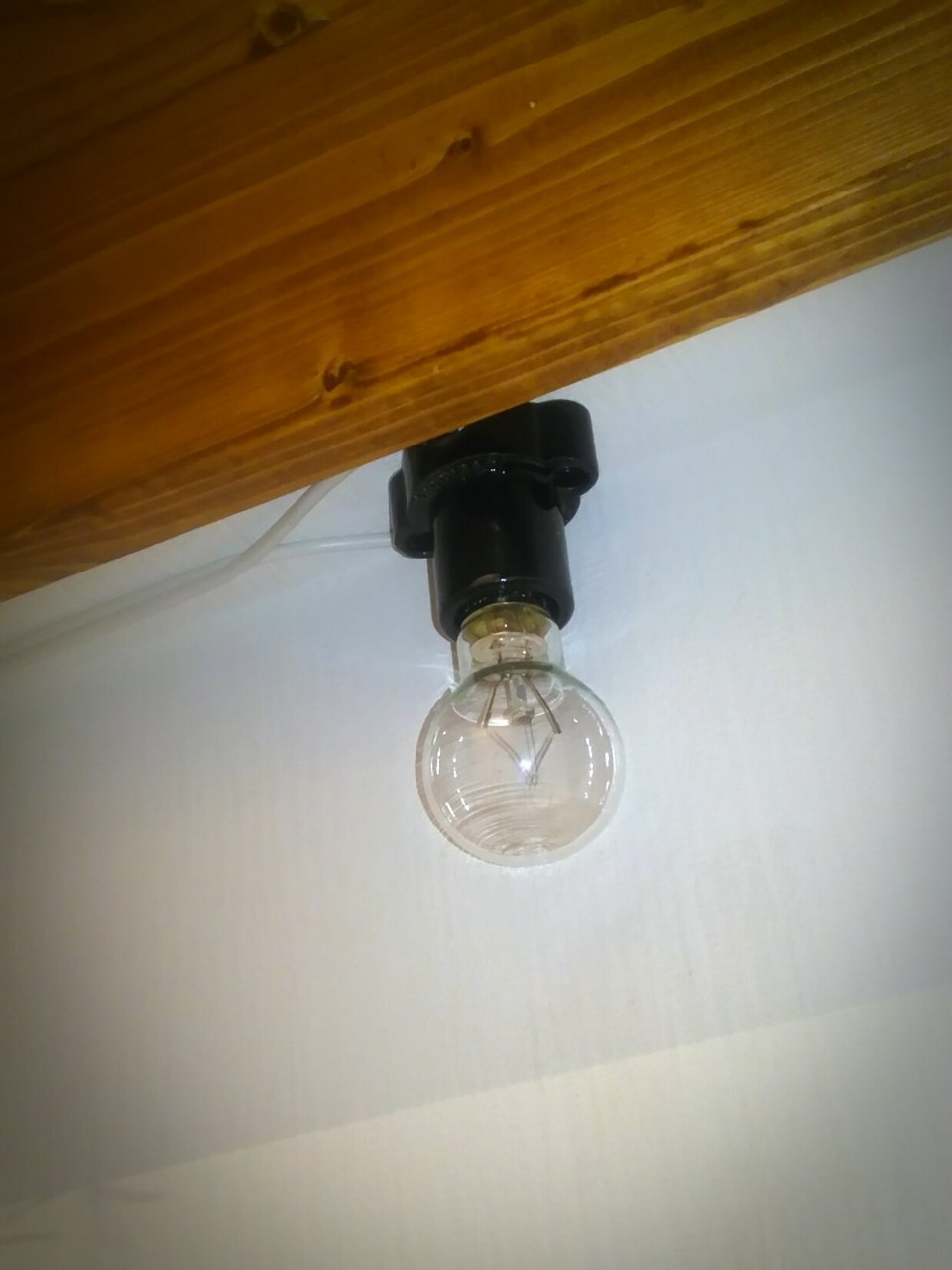 トイレに棚と電球を追加 照明diy 築17年地味に傷んできた家をdiyしたーい