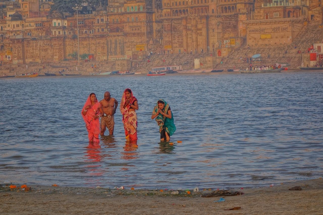 沐浴する女性たち