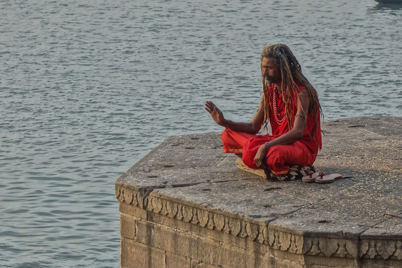 瞑想するサドゥー