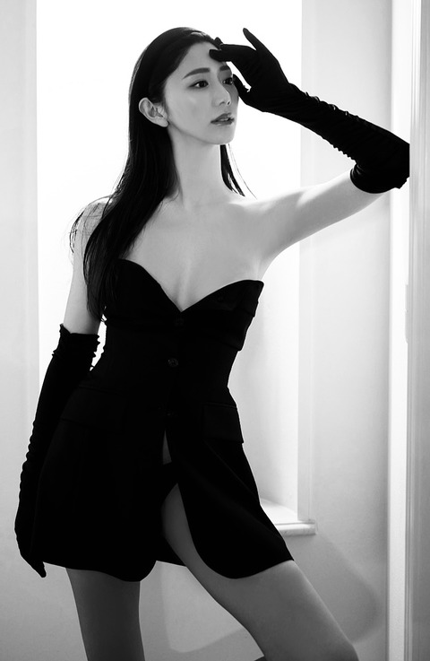 松下紗栄子のビラビラは左右均一 : 美女体全裸/  /\(i)/\  \こそ🤗 我が人生のオカズ