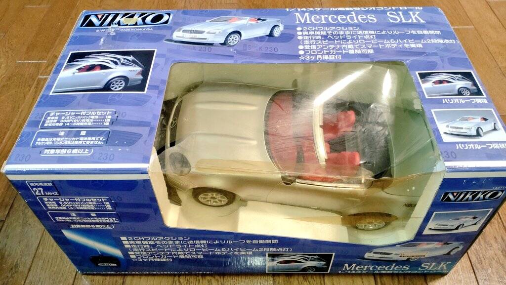 ②【レア！】メルセデス・ベンツ SLK230 1/18 大理石風な箱入り SLK（メルセデス・ベンツ）SLK230コンプレッサー（2001