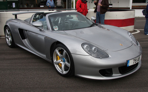 1280px-Porsche_Carrera_GT_-_Goodwood_Breakfast_Club_(July_2008)