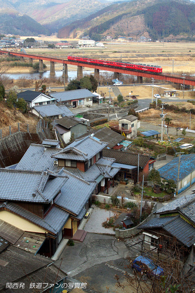 日向長井 1 橋梁と集落を絡めて 関西発 鉄道ファンの写真館 撮影地ガイド 日向長井 1 橋梁と集落を絡めて 関西発 鉄道ファンの写真館 撮影地ガイド