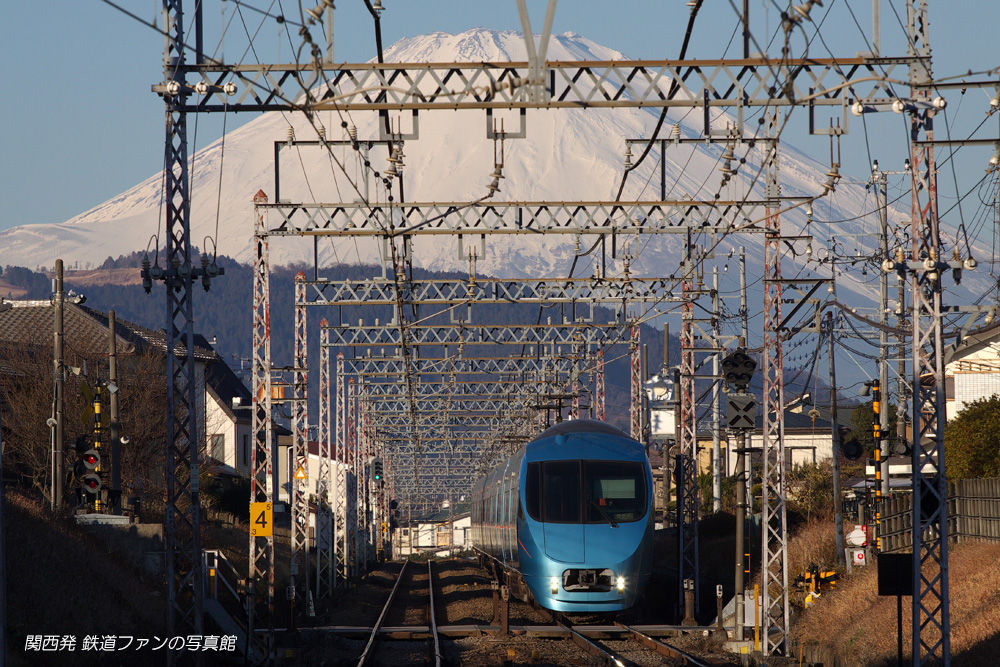 小田急電鉄 秦野 (1) ~駅近くでの富士山バックポイント~ 関西発 鉄道ファンの写真館 撮影地ガイド 小田急電鉄 秦野 (1) ~駅近くでの富士山バックポイント~ 関西発 鉄道ファンの写真館 撮影地ガイド