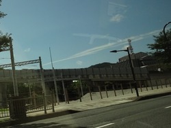 ���δ���