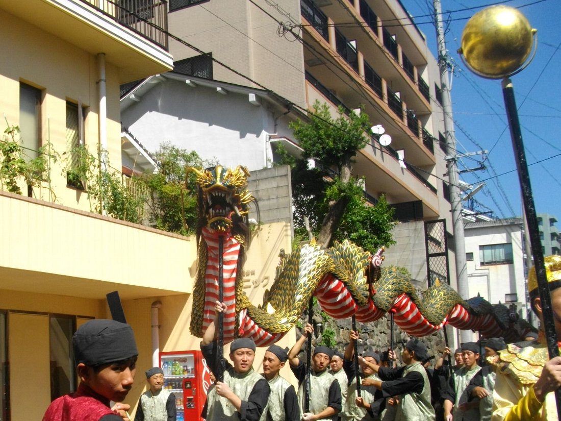 正しい休日の過ごし方:長崎くんち2012・・・庭先回りで龍踊 - livedoor Blog（ブログ）