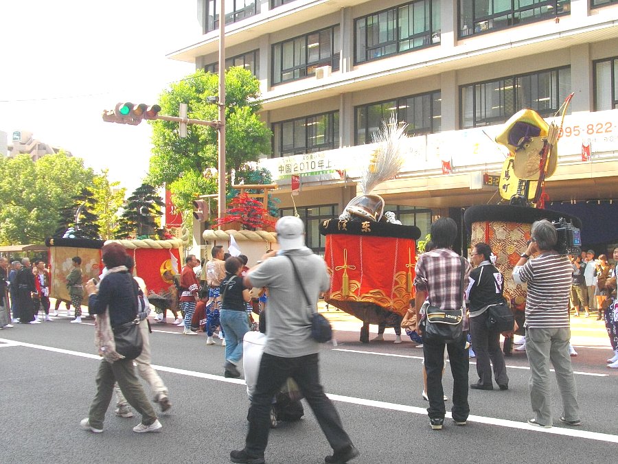 正しい休日の過ごし方:長崎くんち2010・・・お下りで傘鉾パレード - livedoor Blog（ブログ）