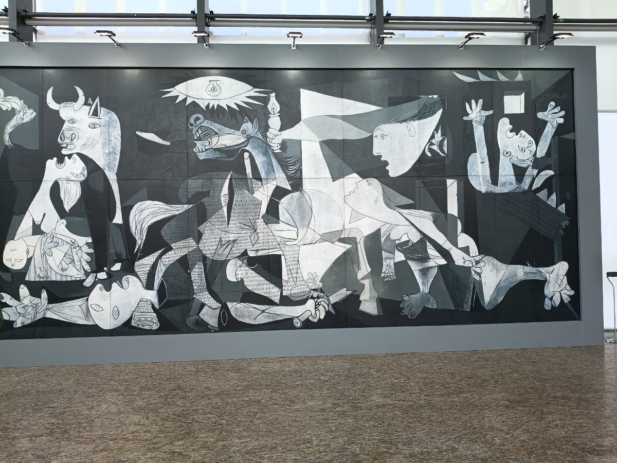 長崎県美術館」で「ゲルニカ」の複製 : 正しい休日の過ごし方