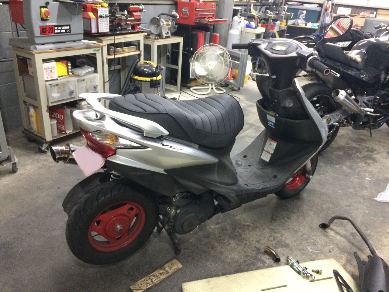 一点物スズキアドレスV125ワンオフトグロマフラー
