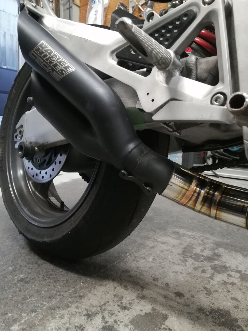 養蜂場。 ホーネット250 ワンオフマフラー vance&hines : ss-muneda