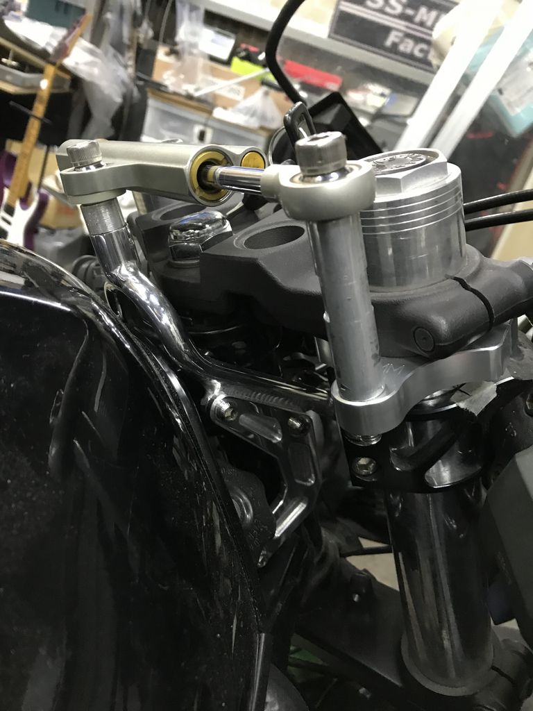 GPZ900R ボルトオンステアリングダンパーブラケット : ss-muneda