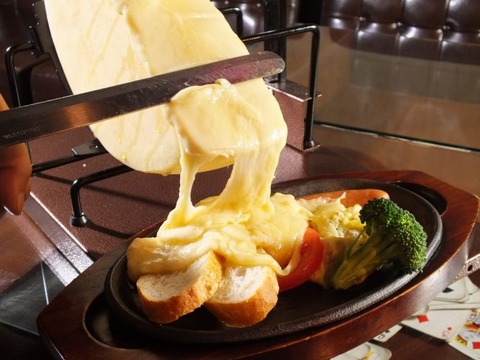 男「飲食店でメシの写真撮ってる奴ってなんなの? 何がしたいの?」