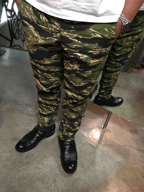 E7A7EAAF-C1E7-45F6-98DC-3EFC90DA1FE6