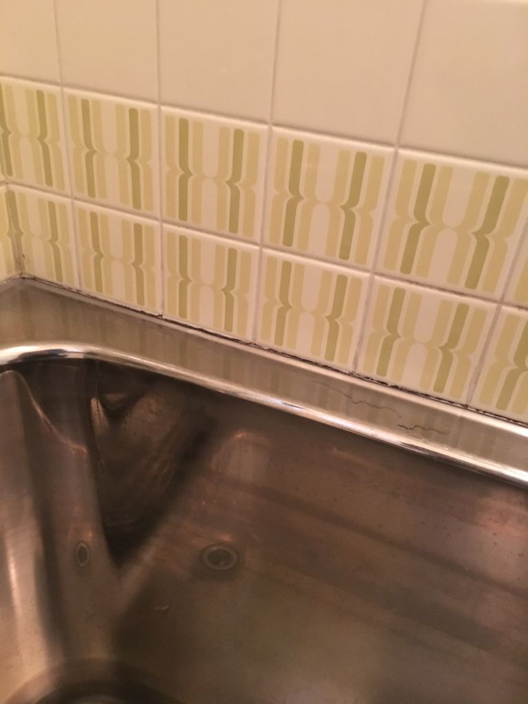 実家のdiy 換気扇 壁紙 風呂場のコーキング編 バイク 工具 Diy 資格 日々思い気づいたこと 実家のdiy 換気扇 壁紙 風呂場のコーキング編 バイク 工具 Diy 資格 日々思い気づいたこと