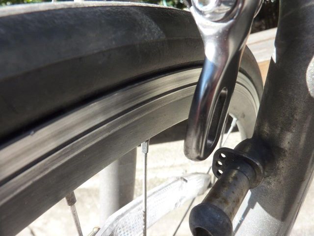 自転車 ブレーキ 擦れる