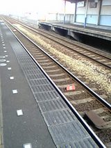 朝の電車待ち.jpg