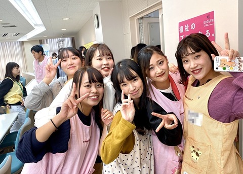 ハロウィーン準備在学生集合写真