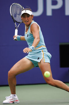 杉山愛選手の自筆サイン入りテニスボール ブランドアンバサダー杉山愛