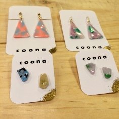三角とちいさいピアス