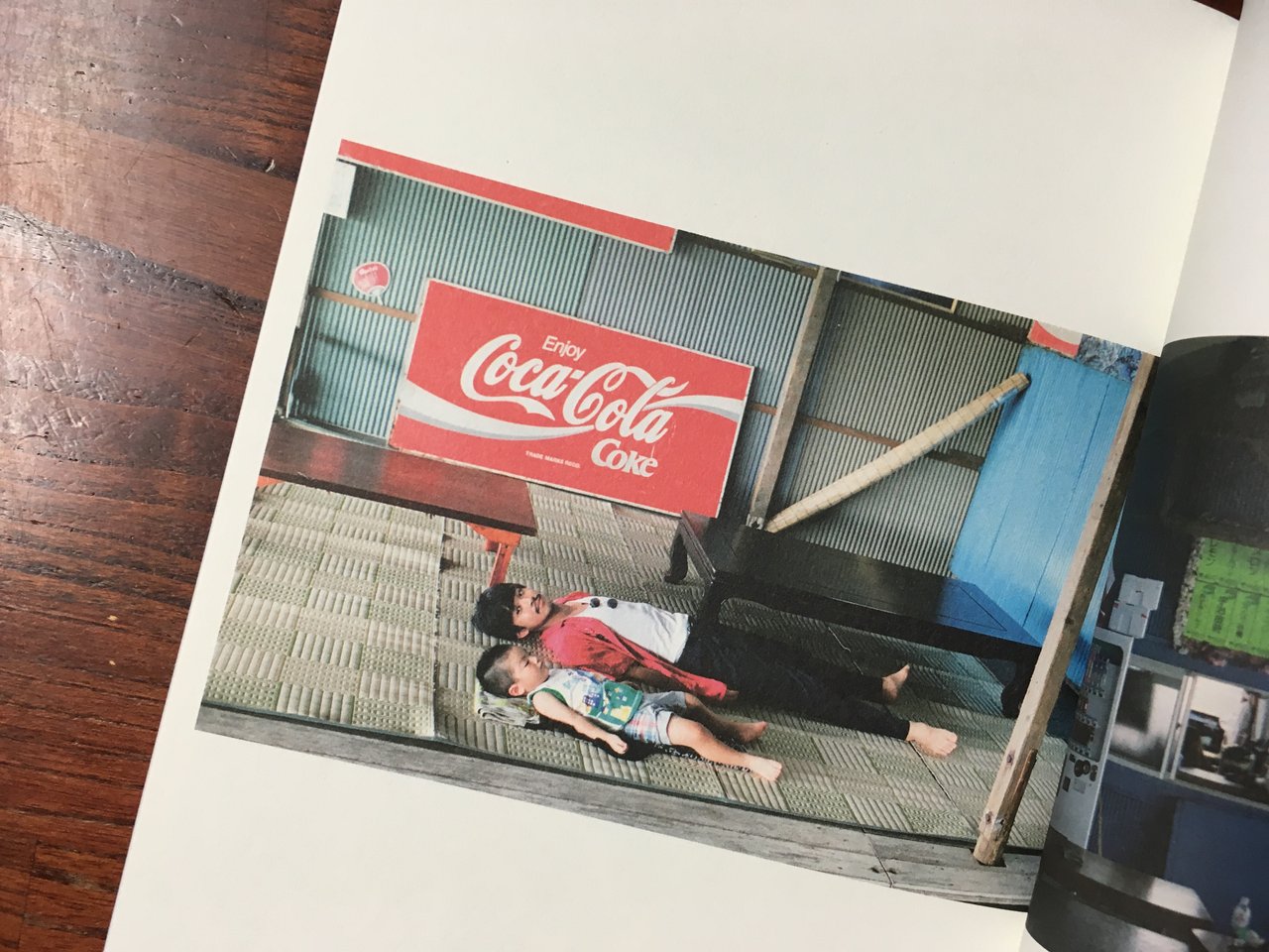 サイン本】川島小鳥 私家版写真集『道』 : スタンダードブックストア