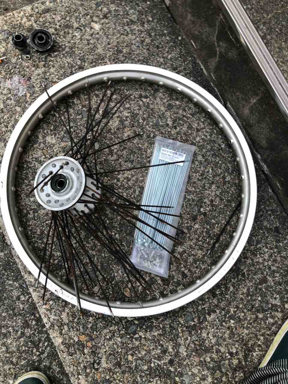 セロー225のフロントホイールスポーク張り替え 大学生がオフロードバイクを嗜むブログ