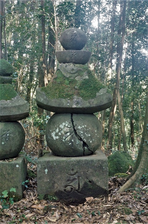 勝福寺墓地五輪塔弘安四年19841008 (2)