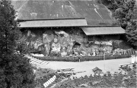 臼杵石仏第2龕ホキ阿弥陀三尊磨崖仏中尊阿弥陀如来坐像 (7)