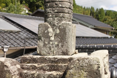 2019.09.16.玖珠町岩室宝篋印塔応安七年 (21)