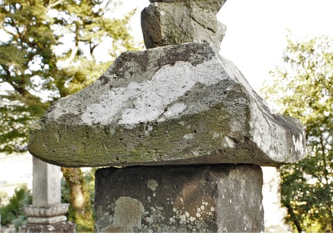 2019.12.28.玖珠町長村家墓地笠塔婆 (12)