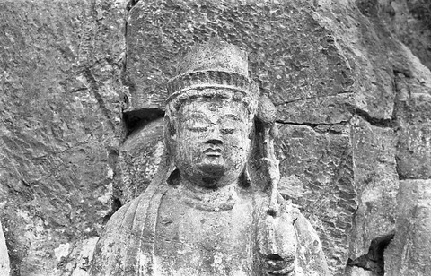 臼杵石仏第2龕ホキ阿弥陀三尊磨崖仏観音菩薩立像 (9)